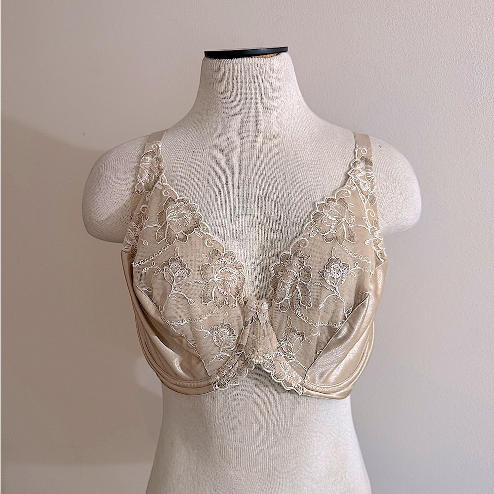 Vanity Fair Cream Tan Lace Bra 40D NWOT